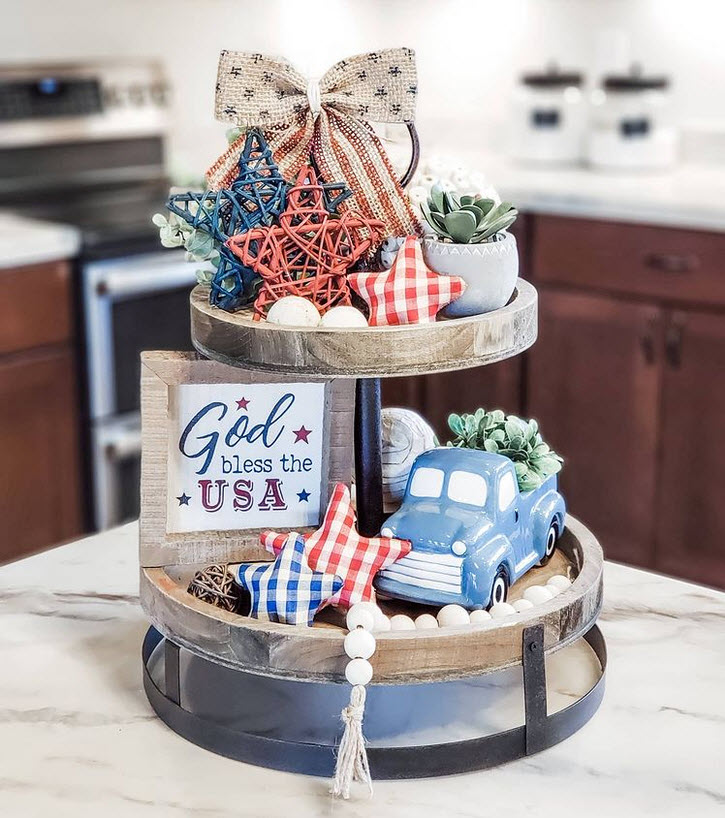 Country style 4th of July decor on a 2-tier tray