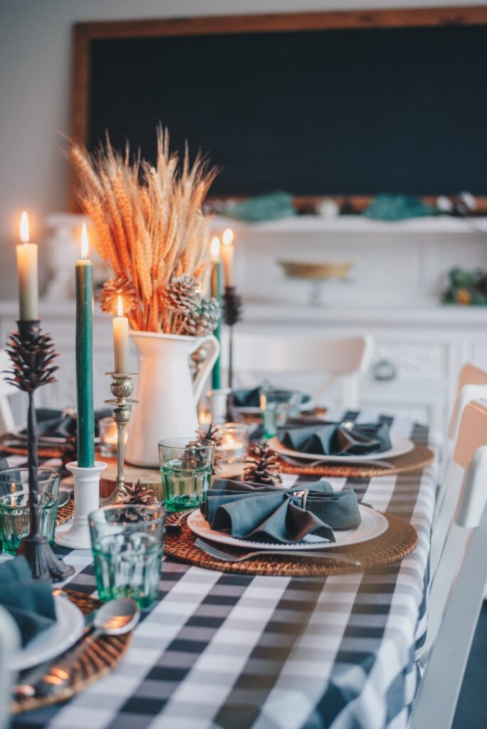 Decorate your Thanksgiving table with unique farmhouse style this year!